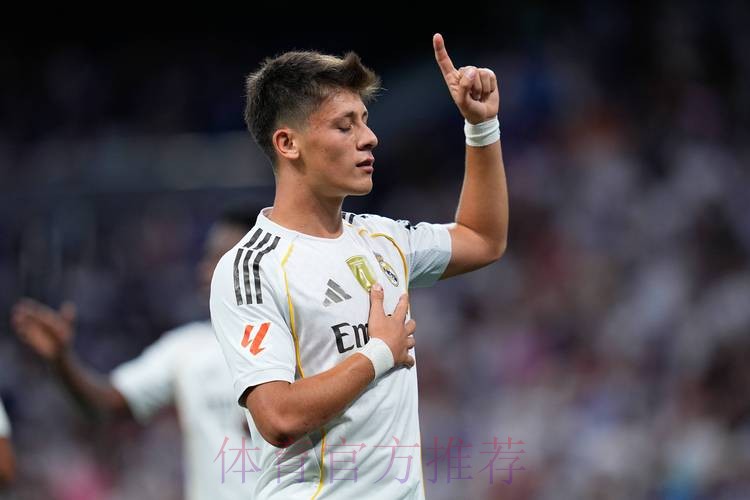 马卡:皇马三大转会目标为姆巴佩、阿方索和居勒尔 马卡:皇马三大转会目标为姆巴佩、阿方索和居勒尔